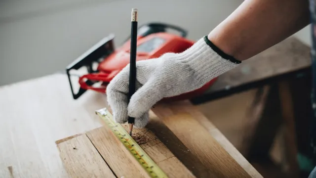 can you cut plywood with a hand saw