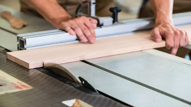 can you cut vinyl flooring with a table saw