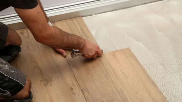 can you cut vinyl plank flooring with a utility knife