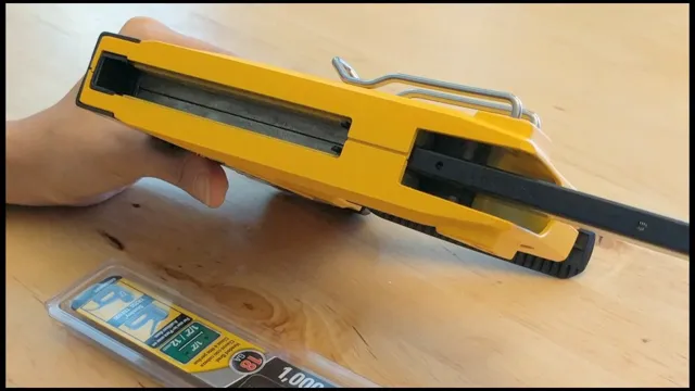 how do you load a stanley bostitch staple gun