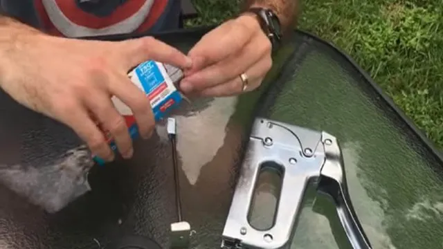 how do you load an arrow t50 staple gun