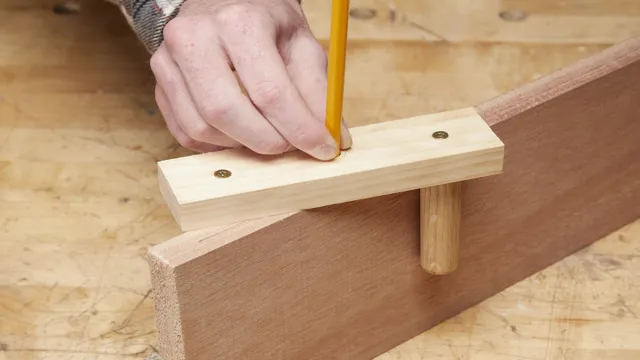 how to find the center of a dowel
