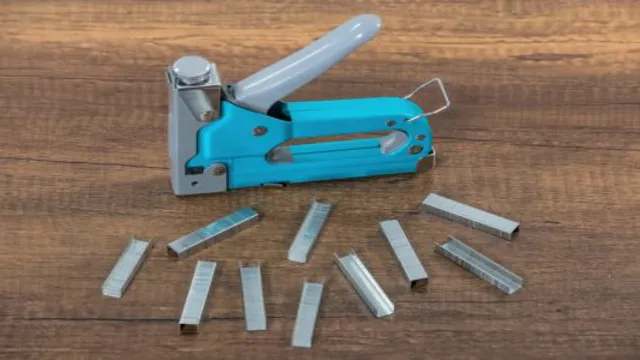 how to load an upholstery staple gun