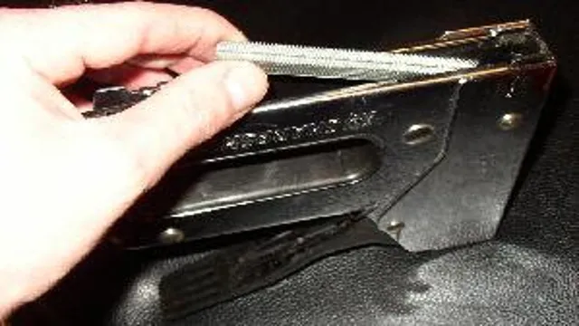 how to load stanley staple gun