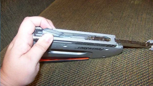 how to load staples in a powershot staple gun