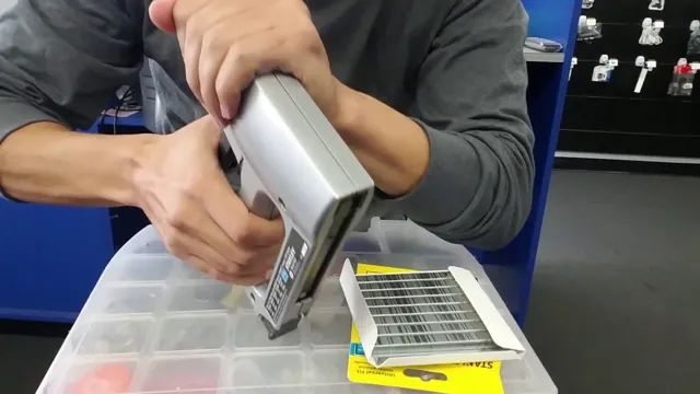 how to load staples in a stanley staple gun