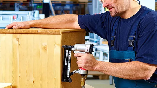 how to load workpro staple gun