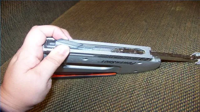 how to reload a staple gun